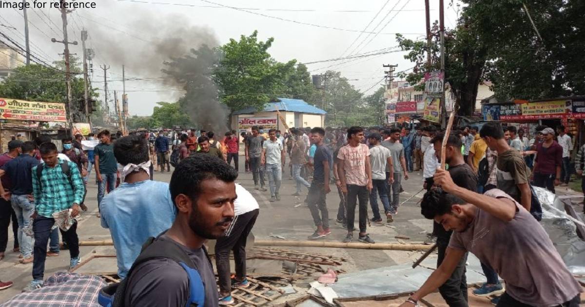 Protests erupt in Bihar against Agnipath scheme, Army aspirants demand its withdrawal